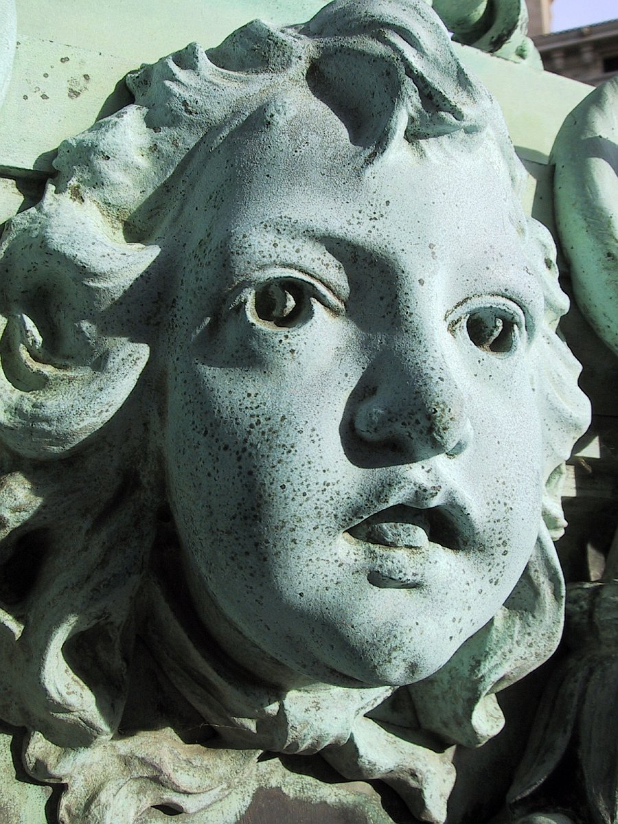 Gargoyle_ Newport _Canon S10_ 2000.JPG